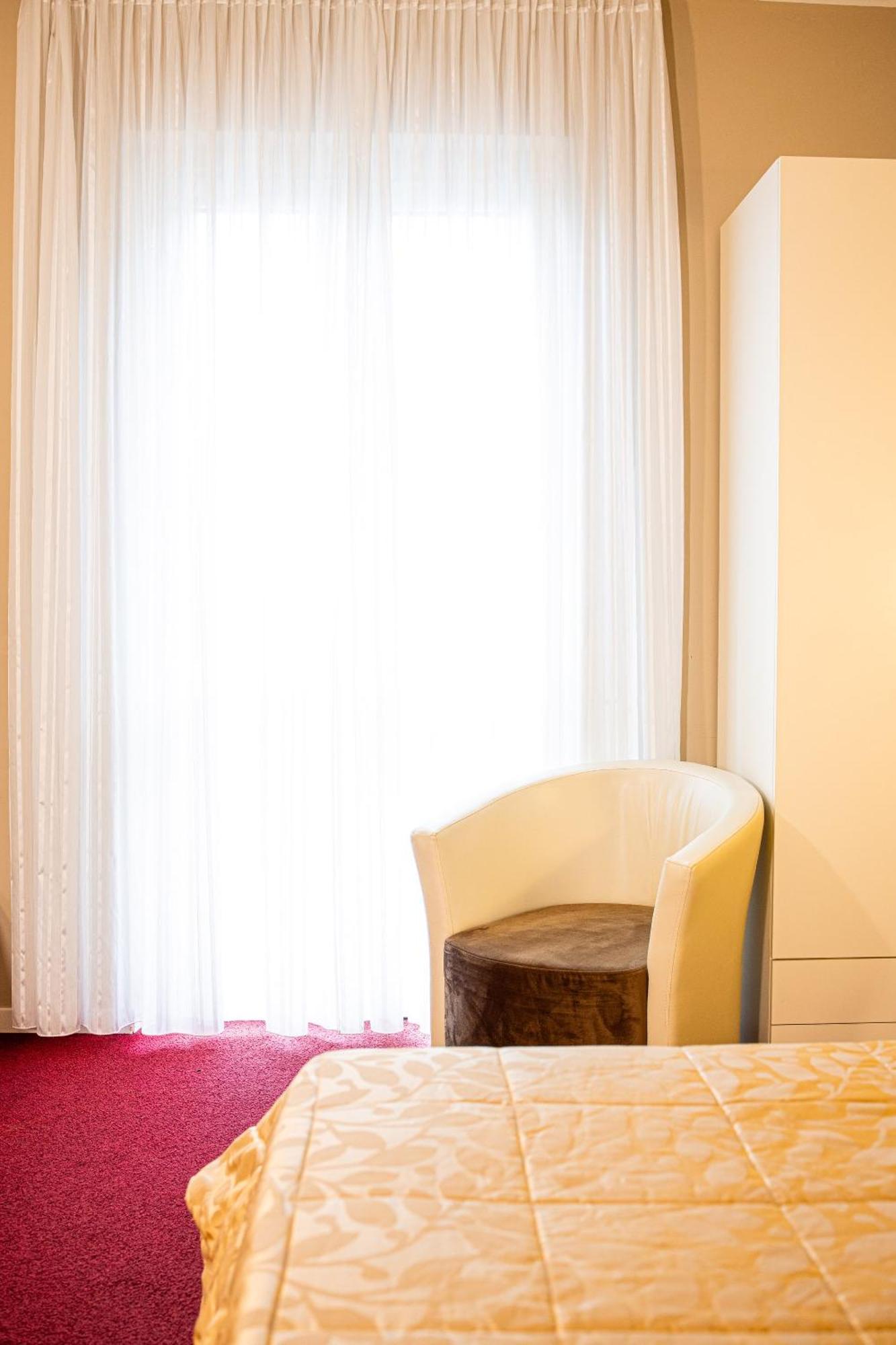 Hotel Italia Леричи Экстерьер фото