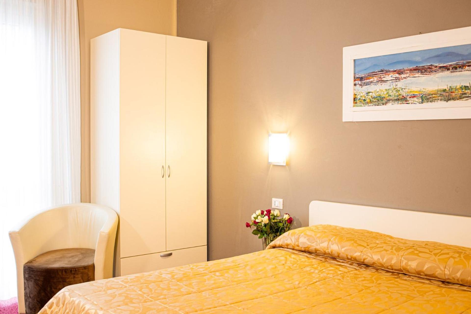 Hotel Italia Леричи Экстерьер фото