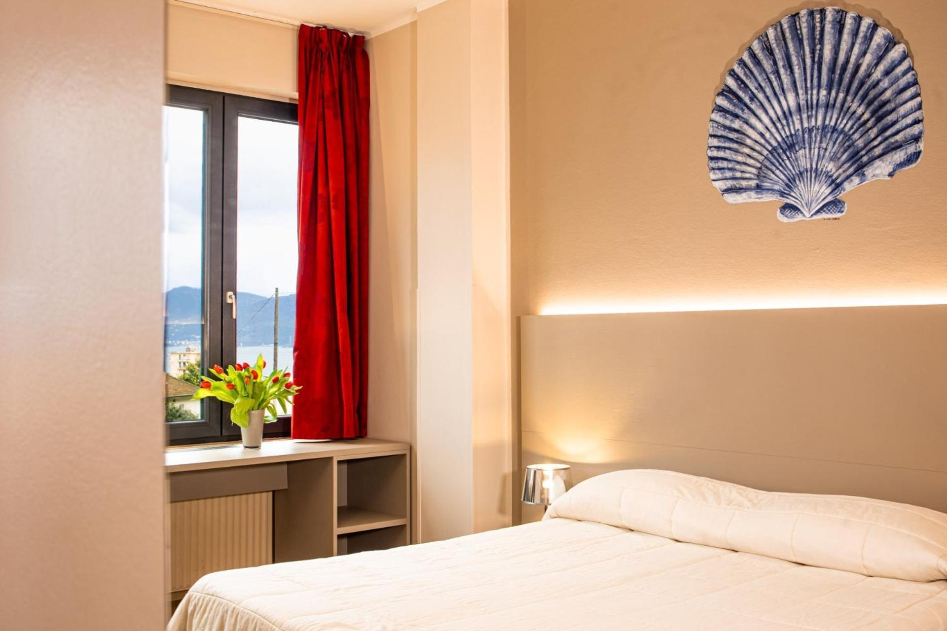 Hotel Italia Леричи Экстерьер фото