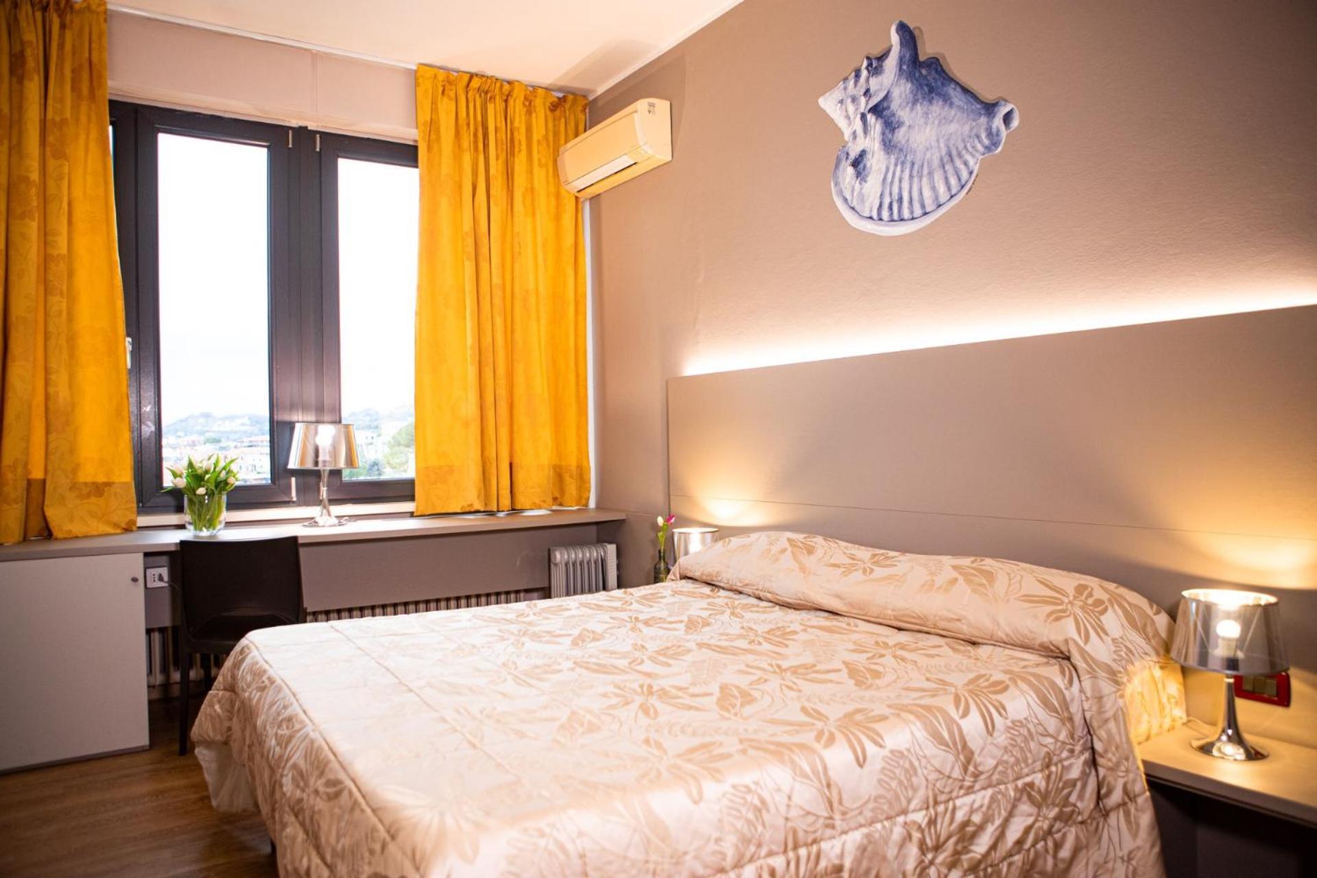 Hotel Italia Леричи Экстерьер фото